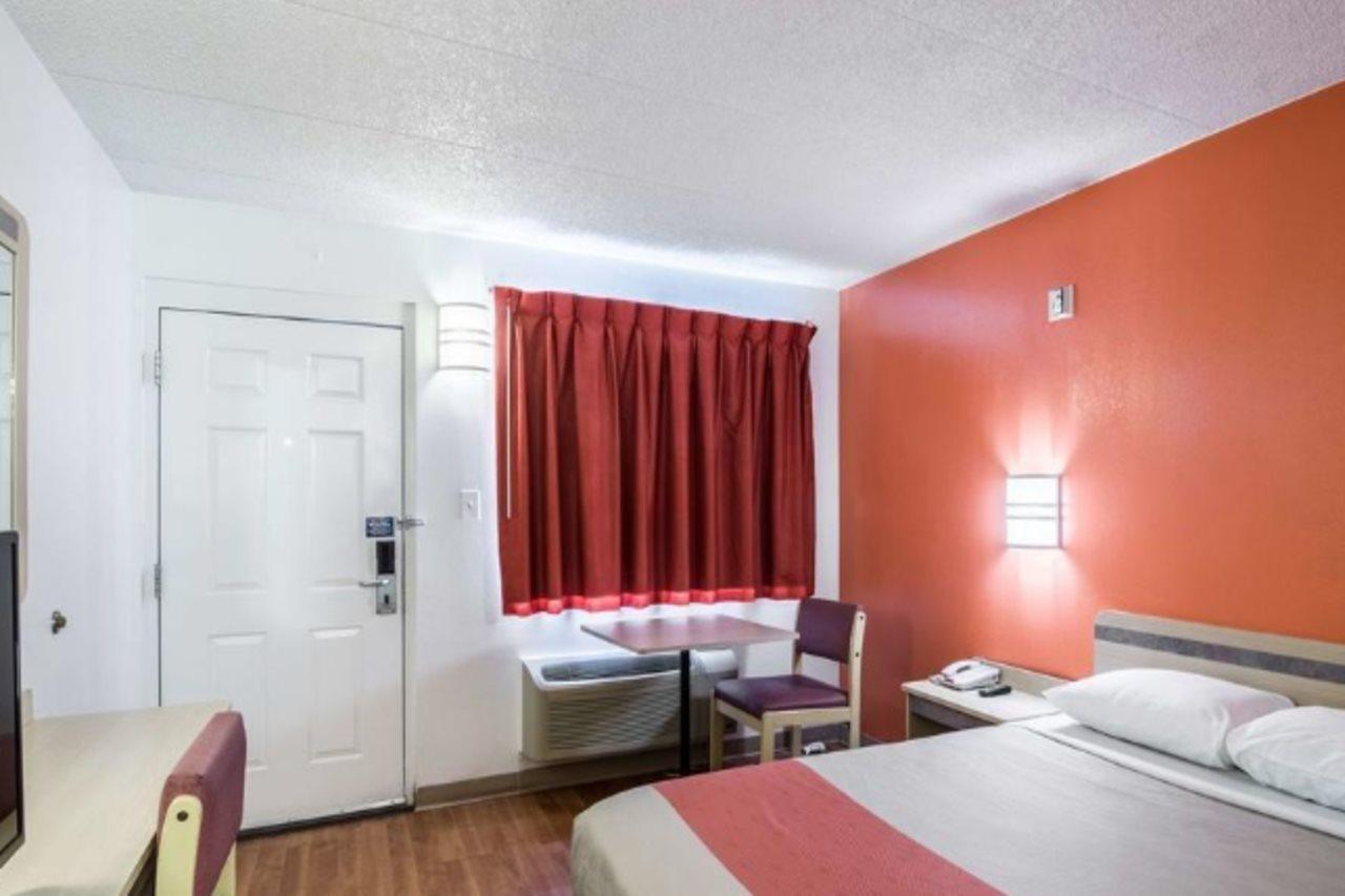 Motel 6 Chicago Southwest - Aurora Εξωτερικό φωτογραφία