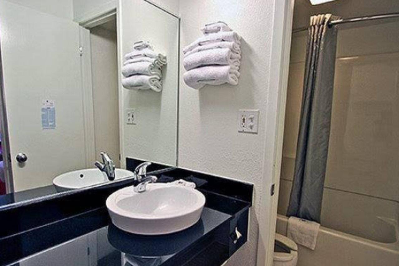 Motel 6 Chicago Southwest - Aurora Εξωτερικό φωτογραφία