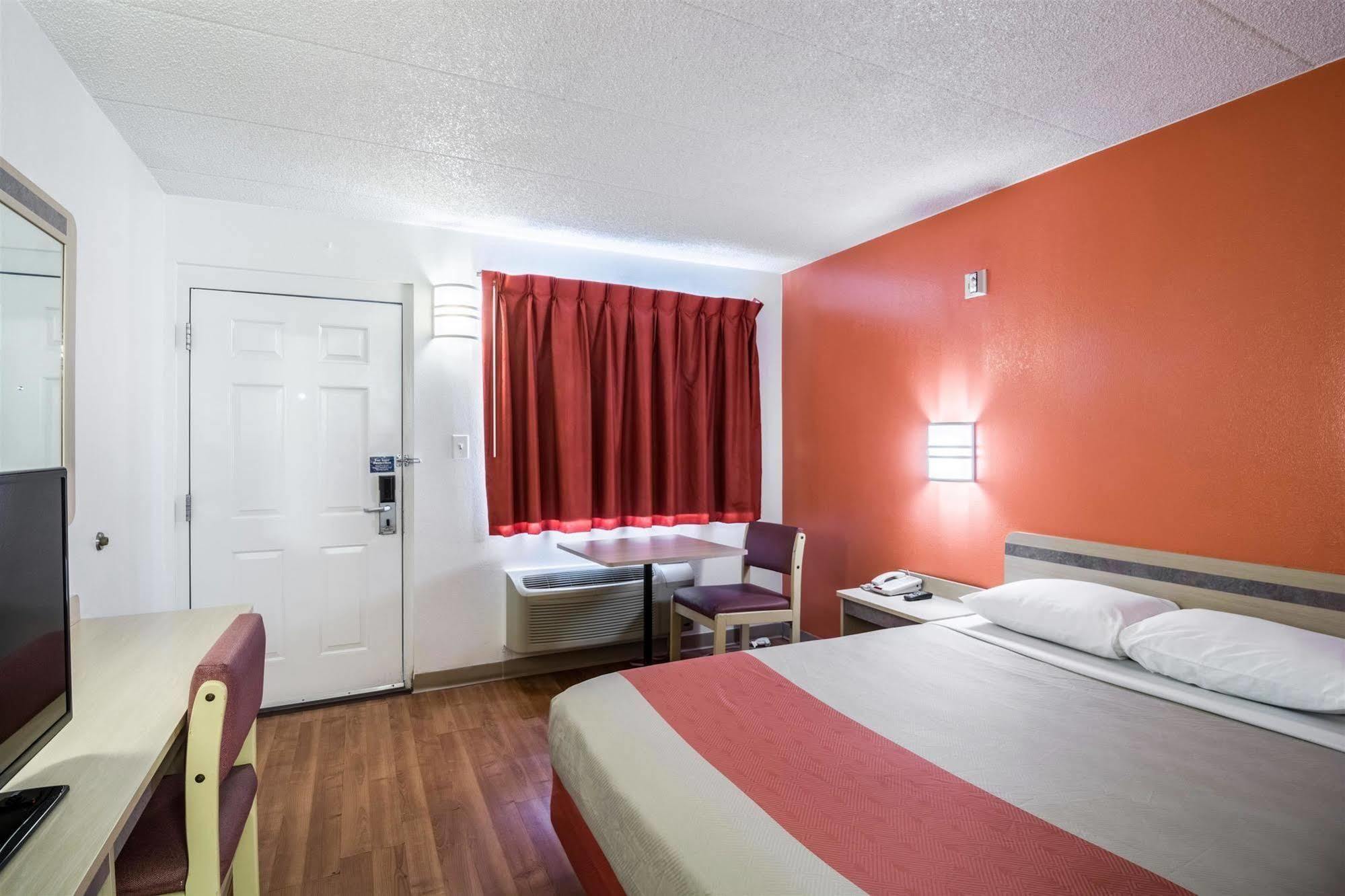 Motel 6 Chicago Southwest - Aurora Εξωτερικό φωτογραφία