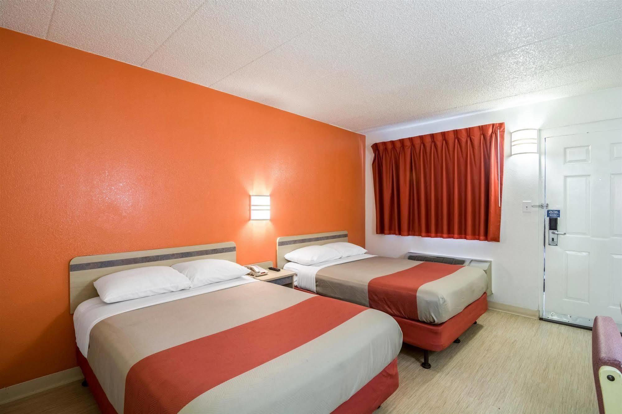 Motel 6 Chicago Southwest - Aurora Εξωτερικό φωτογραφία