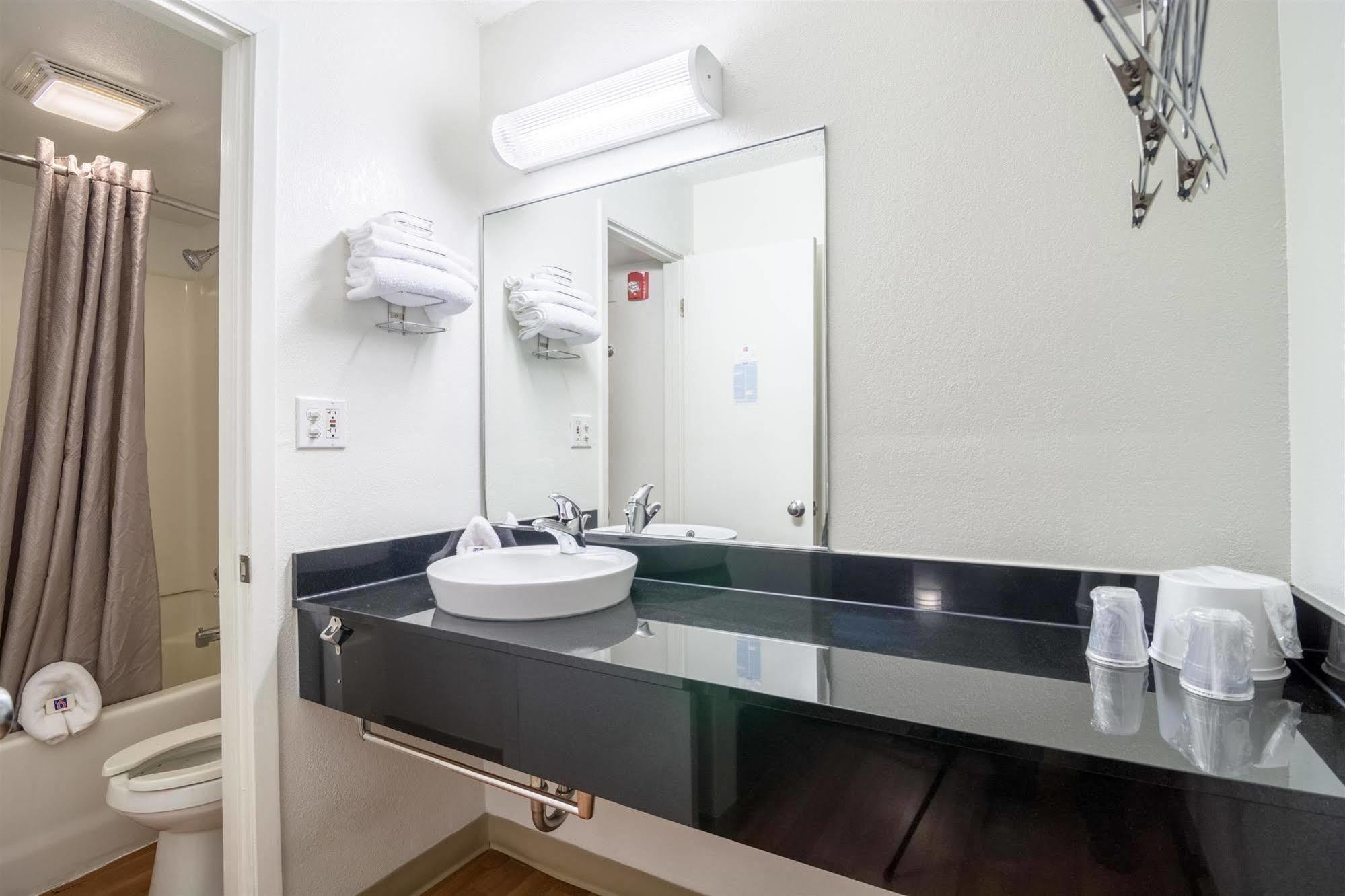 Motel 6 Chicago Southwest - Aurora Εξωτερικό φωτογραφία