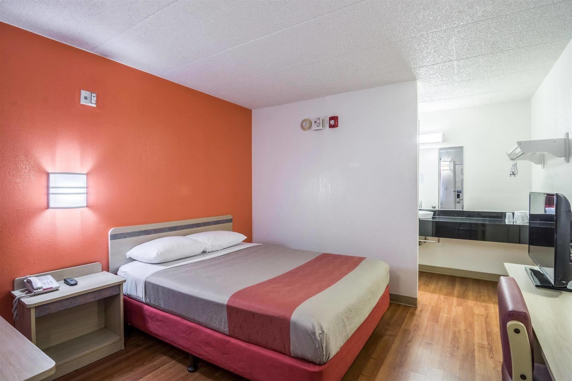 Motel 6 Chicago Southwest - Aurora Εξωτερικό φωτογραφία